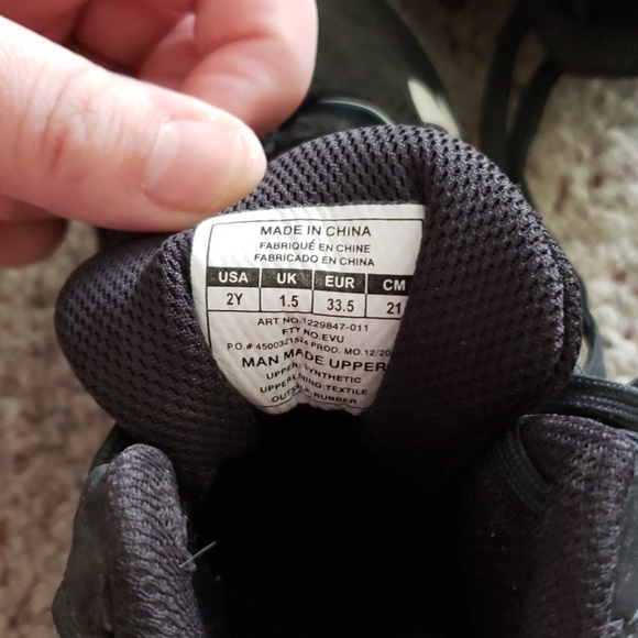 Boys baseball Under Armour cleats - Picture 2 of 2